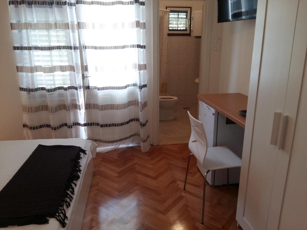 Spacious Room Near Beach W Private Bathroom 特罗吉尔 外观 照片
